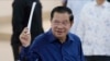 Độc đáo của Hun Sen ở chỗ, ông ta đã dám “chia tay ý thức hệ” và con đường xây dựng CNXH, chọn một mô thức quản trị đất nước theo kiểu “độc tài thông minh” (Thành công hay thất bại là câu chuyện khác). 