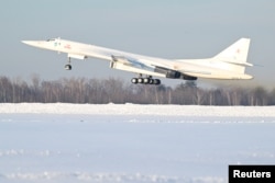 Máy bay Tu-160M cất cánh ở Kazan, Nga, ngày 22/2/2024.