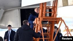 Tổng thống Nga Vladimir Putin lên máy bay ném bom chiến lược được hiện đại hóa có khả năng hạt nhân Tu-160M, tại Kazan, Nga, ngày 22/2/ 2024.