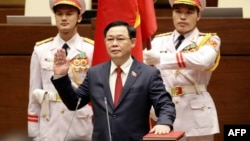 Ảnh của Thông tấn xã Việt Nam ngày 31/3/2021 chụp ông Vương Đình Huệ tuyên thệ nhậm chức chủ tịch Quốc hội nhiệm kỳ 2021-2026.