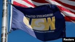 Cờ của United Steelworkers ở Ecorse, bang Michigan, Mỹ, 24/9/2019. (REUTERS/Rebecca Cook)