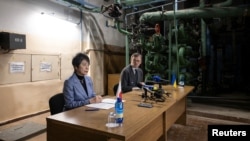 Ngoại trưởng Yoko Kamikawa và người đồng cấp Ukraine Dmytro Kuleba trong cuộc họp báo hôm 7/1.